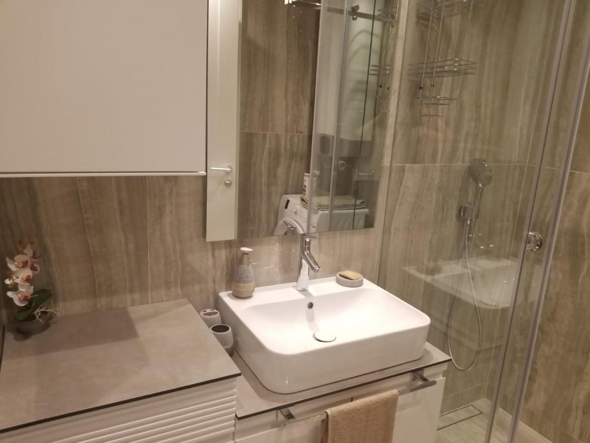 Azura Residence - New Luxury Apartment Belgrád Kültér fotó