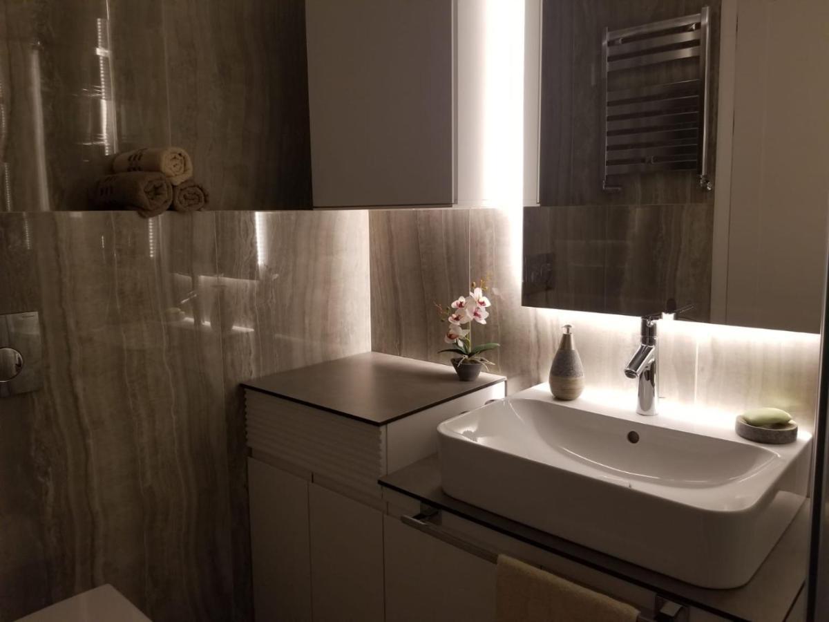 Azura Residence - New Luxury Apartment Belgrád Kültér fotó