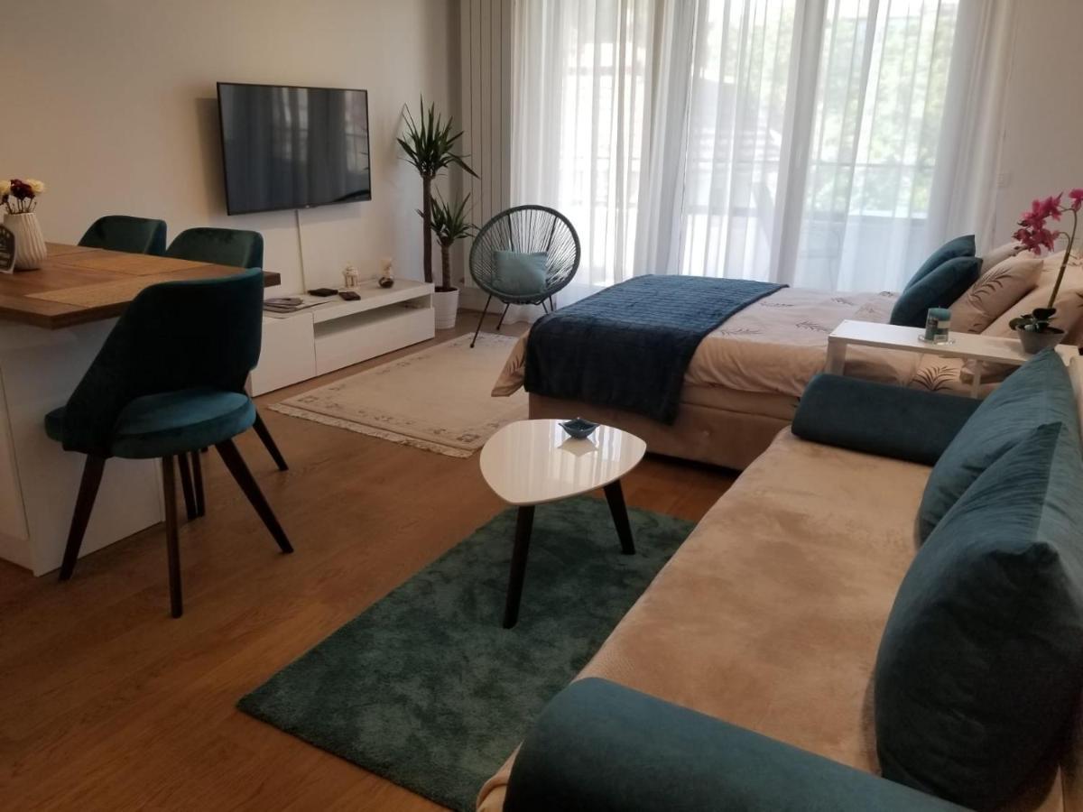 Azura Residence - New Luxury Apartment Belgrád Kültér fotó